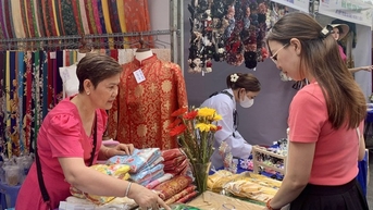 Đến ngày hội áo dài quận 5, may áo dài với giá 650.000 đồng