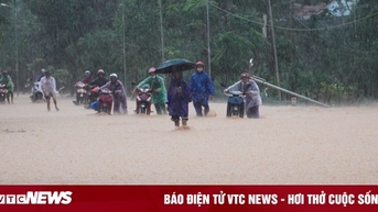 Miền Trung mưa kéo dài, Thủ tướng yêu cầu có phương án hỗ trợ lương thực cho dân