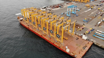 Những thiết bị đầu tiên chuẩn bị lắp đặt tại Bến container số 3 và 4 Cảng Lạch Huyện