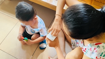 Đau đầu tìm người giữ con để mẹ đi làm lại