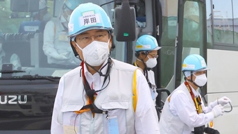Thăm nhà máy Fukushima, Thủ tướng Nhật nói 'chưa chốt ngày xả thải'