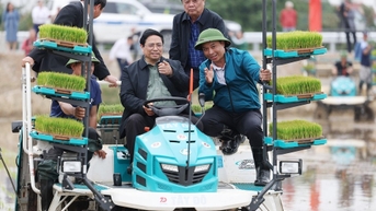 Thủ tướng thăm mô hình nông nghiệp, động viên nông dân Hải Dương