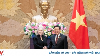 Chủ tịch Quốc hội Vương Đình Huệ tiếp Thượng nghị sỹ Hoa Kỳ Kirsten Gillibrand