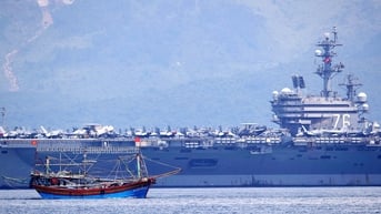 Hình ảnh tàu sân bay hải quân Mỹ đến thăm Đà Nẵng