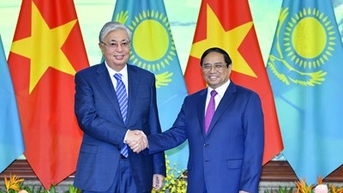 Thủ tướng Chính phủ Phạm Minh Chính hội kiến Tổng thống Kazakhstan