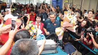 Chông chênh bóng đá nữ