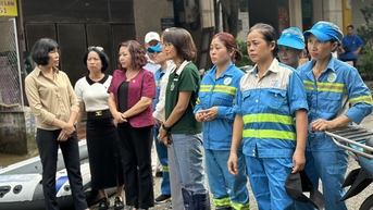 Thăm hỏi, động viên nữ công nhân vệ sinh môi trường sau bão số 3