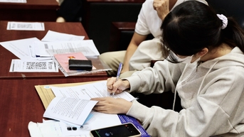 Giáo dục sao nhiều cái phải xin - cho vậy?