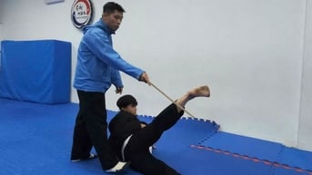 Giải thích về roi tre, gặp các phụ huynh trước khi đóng CLB