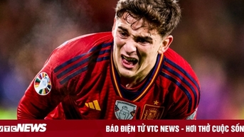 Đỡ bóng cũng chấn thương nặng, sao trẻ Barcelona khóc nức nở