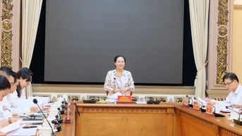 부패 위험이 있는 직위에서 자산과 소득을 통제합니다.