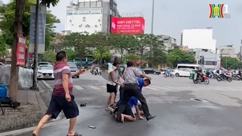 Khởi tố bị can 2 đối tượng hành hung phóng viên Đài Phát thanh và Truyền hình Hà Nội