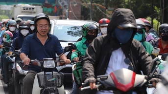 Hầm chui, cầu vượt cửa ngõ Tân Sơn Nhất kẹt xe kéo dài giữa trưa