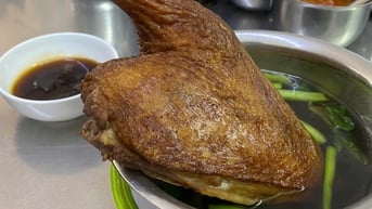 Mì Dìn Chón trăm ngàn đùi vịt to tổ chảng, ngon thì kinh điển mà đắt cũng chẳng vừa