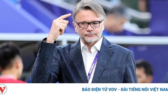 HLV Vũ Tiến Thành báo tin không vui tới HLV Troussier