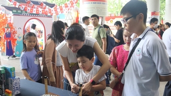 Không yêu cầu học sinh mua sắm đề cương, tài liệu tham khảo, sách vở bài tập