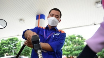 Giá xăng dầu hôm nay 15/2/2024: Thế giới giảm, trong nước dự báo tăng mạnh