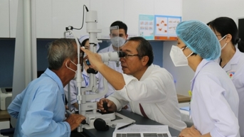 Thừa Thiên Huế: Phẫu thuật tạo hình thẩm mỹ và mổ đục thủy tinh thể miễn phí cho người dân