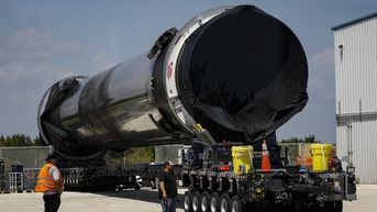 Chính phủ Mỹ kiện SpaceX vì 'chỉ thuê người Mỹ'