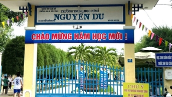 Bênh con, phụ huynh xông vào tận lớp đánh 2 học sinh