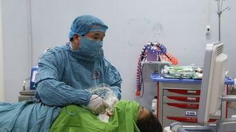 Đi khám vì đau tức ngực, người phụ nữ 48 tuổi ở Phú Thọ phát hiện 2 loại khối u cần phẫu thuật gấp