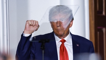 Ông Trump hứng mưa chỉ trích mới từ đối thủ cùng đảng vì vụ tài liệu mật