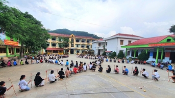 សិស្ស 55 នាក់មកពីសាលារៀនមួយបានសម្រាកនៅមន្ទីរពេទ្យបន្ទាប់ពីពិធីជប់លៀងពិធីបុណ្យពាក់កណ្តាលរដូវស្លឹកឈើជ្រុះ