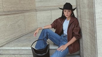 'Tôi chỉ cao 1,55 m và đây là chiếc quần jeans giúp tôi kéo dài vóc dáng'