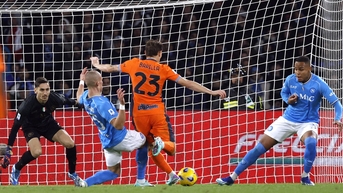 Inter đè bẹp Napoli, tái chiếm đỉnh bảng Serie A