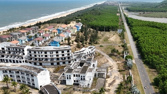 &amp;amp;apos;Huyền thoại&amp;amp;apos; mắc cạn, nằm chờ phát mãi bên bãi biển đẹp bậc nhất Việt Nam