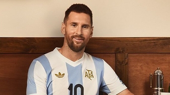 Messi và đội tuyển Argentina giữ vững ngôi đầu, mặc áo đấu đặc biệt trận gặp Peru