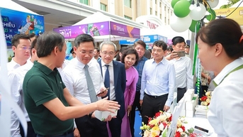 Toàn bộ phố đi bộ ở Q.Hoàn Kiếm sẽ thanh toán không dùng tiền mặt