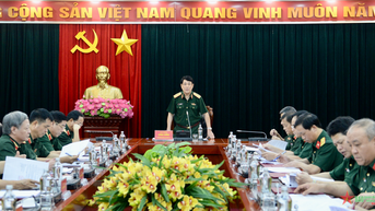 នាយឧត្តមសេនីយ៍ Luong Cuong អញ្ជើញជាអធិបតីក្នុងកិច្ចប្រជុំគណៈកម្មាធិការនាយកនៃអគ្គនាយកដ្ឋាននយោបាយ។