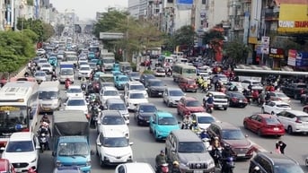 Cuối tuần, nhiều tuyến đường tại Hà Nội ùn tắc kéo dài
