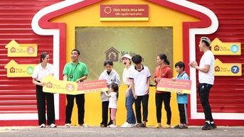 នាំក្តីស្រលាញ់ទៅភាគខាងជើង ផ្ទះគ្រួសារវៀតណាមជួយកុមារកំព្រាឱ្យឆ្លងផុតការលំបាកបន្ទាប់ពីព្យុះទីហ្វុង Yagi