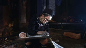 Nghệ thuật vẽ sáp ong người Mông