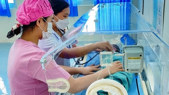 ជួយសង្គ្រោះ និងចិញ្ចឹមទារកមិនគ្រប់ខែ ទម្ងន់ត្រឹមតែ 1 គីឡូក្រាមបានដោយជោគជ័យ