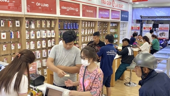 "Apple Store online mở bán không ảnh hưởng nhiều đến chúng tôi"