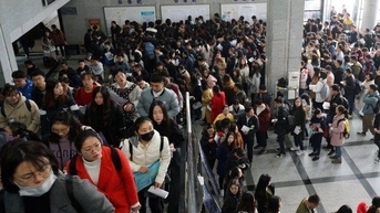 청년층 공무원 시험 대거 응시, 응시자 수 계속 신기록 경신