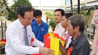 Ngày hội đại đoàn kết là dịp để bà con gặp gỡ, sẻ chia