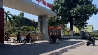 Nhiều học sinh nghề ở một trường cao đẳng ngang nhiên vi phạm giao thông
