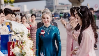 Mẹ chồng ở Cần Thơ ‘gây sốt mạng’ với vẻ đẹp nền nã, quý phái