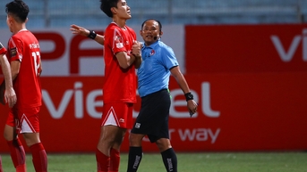 Nhâm Mạnh Dũng bật khóc sau bàn đầu tiên ở V-League 2023