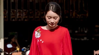 Bí quyết phối đồ công sở thành trang phục dự tiệc cuối năm