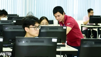 하노이 과학기술대학교의 2024년 최고 벤치마크 점수는 28.53점입니다.