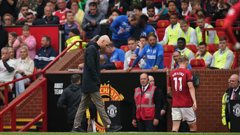 CĐV Man Utd hát tên Ronaldo trong trận thua Brighton
