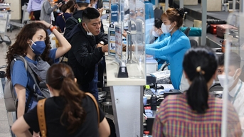 Giá vé máy bay Hà Nội đi Sài Gòn lên 10 triệu đồng