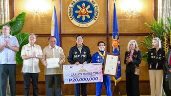 Tổng thống Philippines làm điều bất ngờ, tặng thưởng đặc biệt người hùng Yulo đoạt 2 HCV Olympic