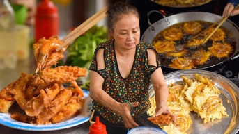Quán bánh tôm bà Ầm, ngày bán 1.000 chiếc ở ngõ chợ Đồng Xuân Hà Nội