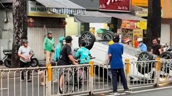 Nữ xe ôm công nghệ dùng gạch đập kính ô tô cứu người ở TP HCM